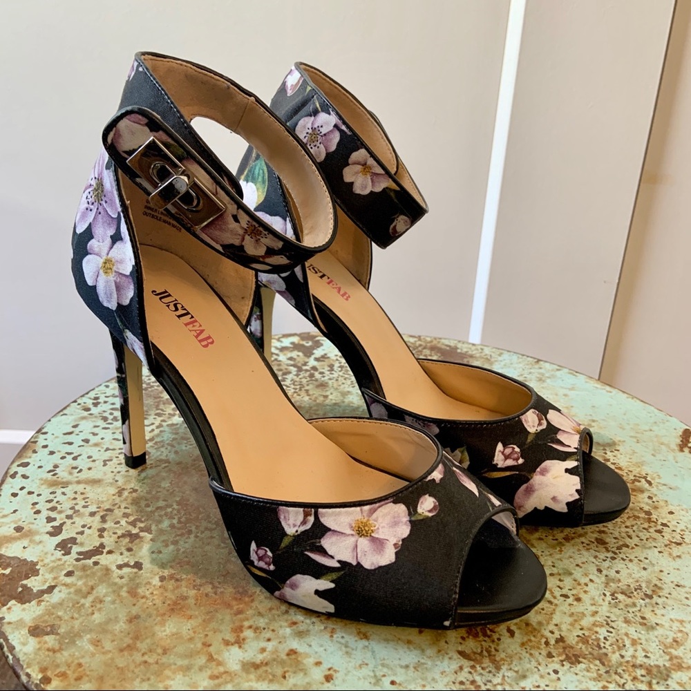 Floral print with ankle bucket high heels